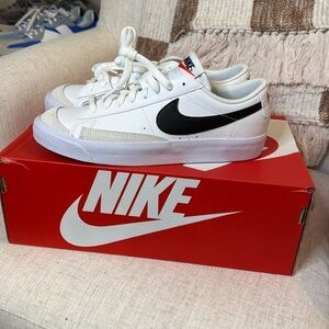 Nike Blazers size 6.5 youth Women’s 8 NIB
